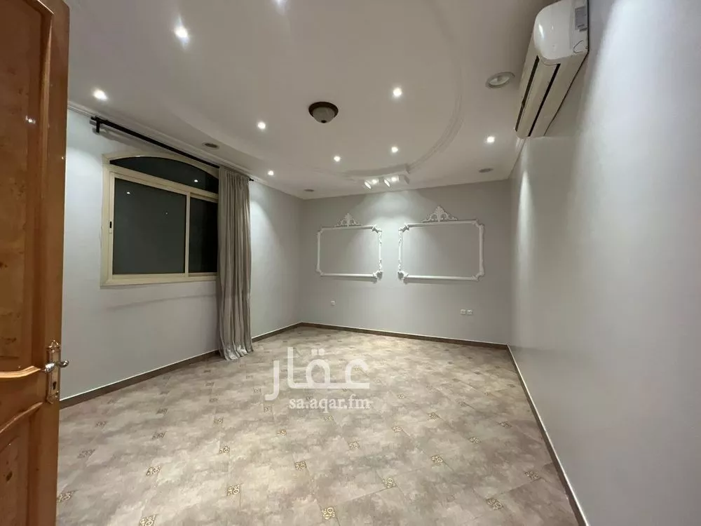 فيلا 10 غرف في الملقا 4