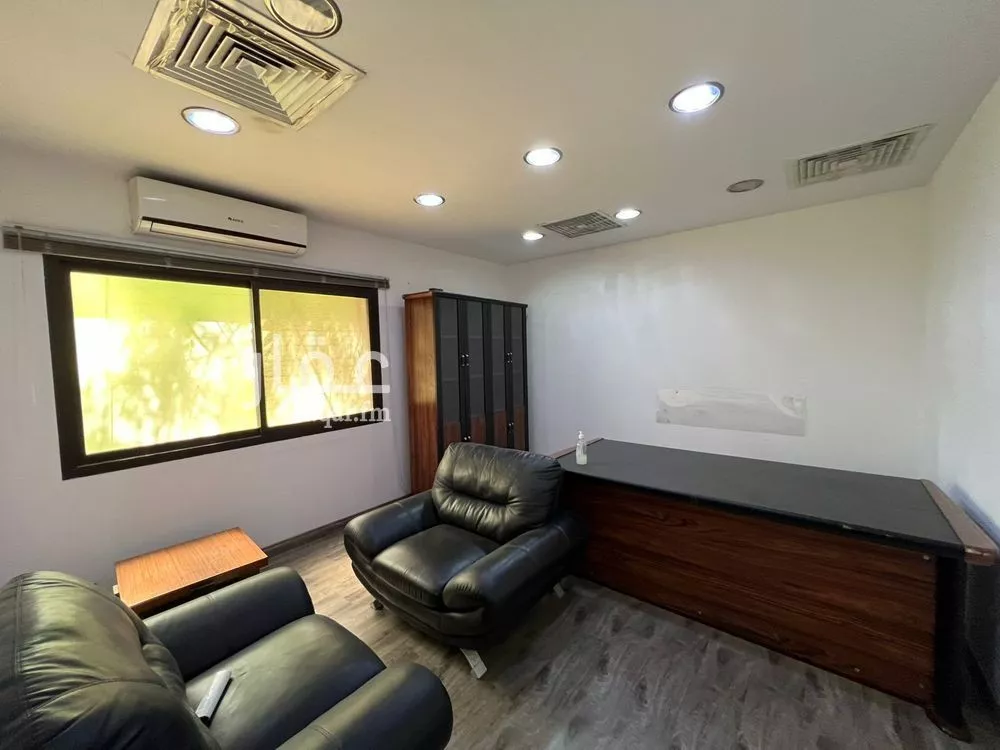 مكتب 220 م² في العليا 3