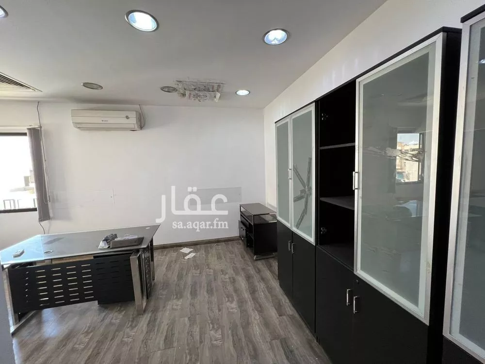 مكتب 220 م² في العليا 4