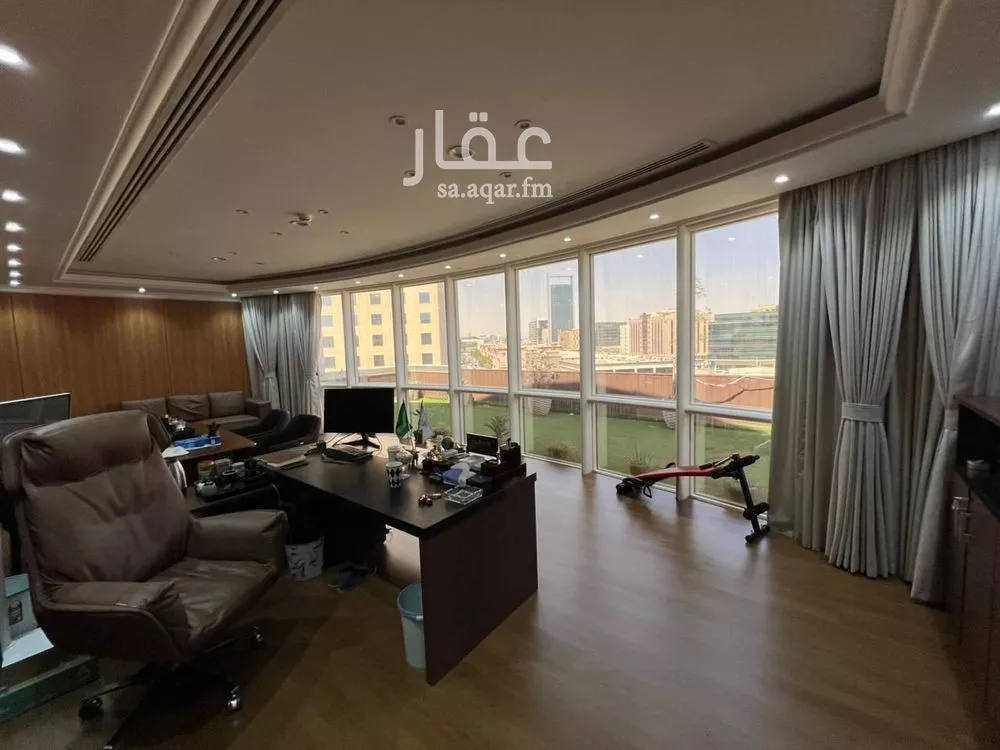 مكتب 910 م² في العليا 3