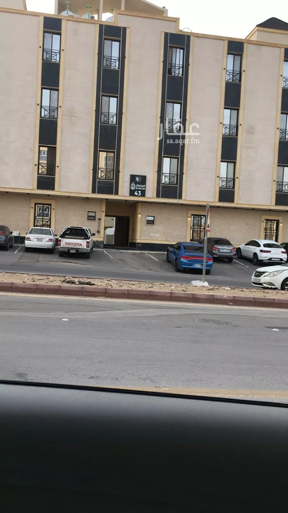 4 bedroom apartment in Dhahrat Laban