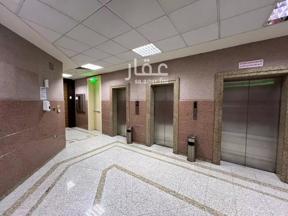 مكتب 910 م² في العليا 2