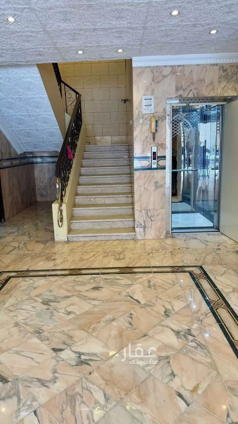 عمارة 504 م² في الجامعة 4