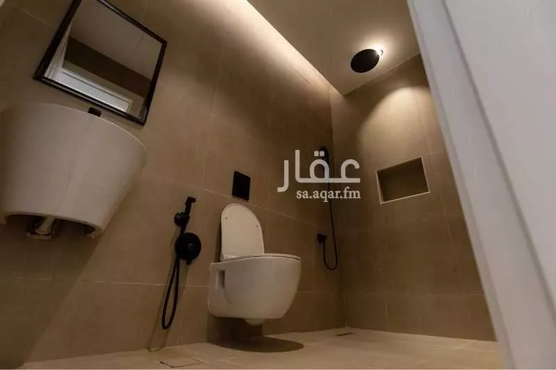 شقة 5 غرف في العارض 4