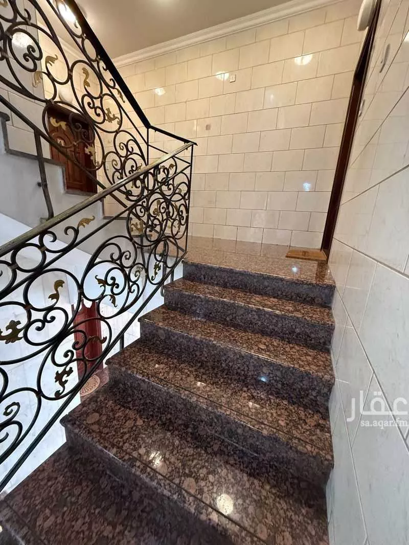 عمارة 789 م² في العزيزية 5