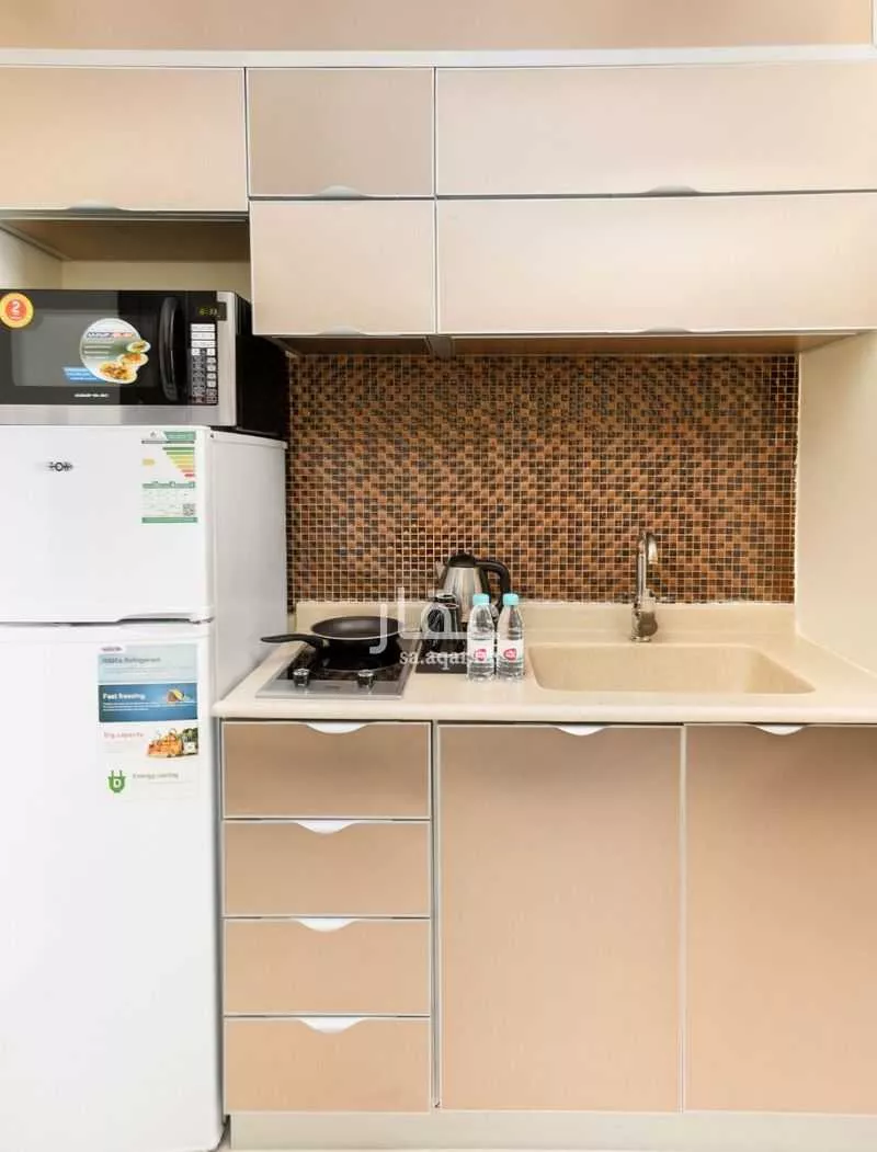 شقة 61 غرف في الحمرا 4