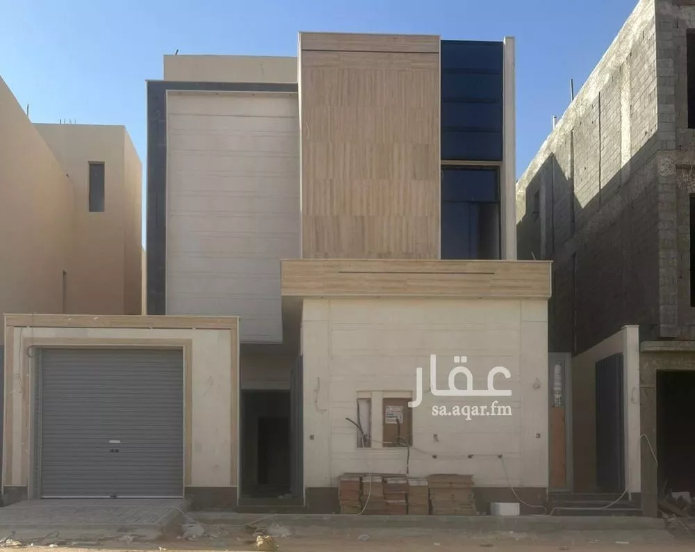 4 bedroom floor in Al Janadriyah 5