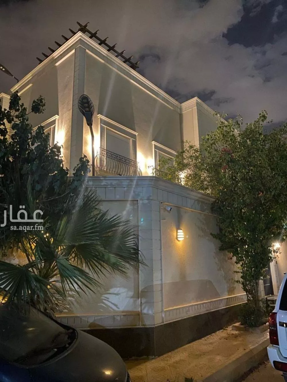 فيلا 8 غرف في الملك فهد 4