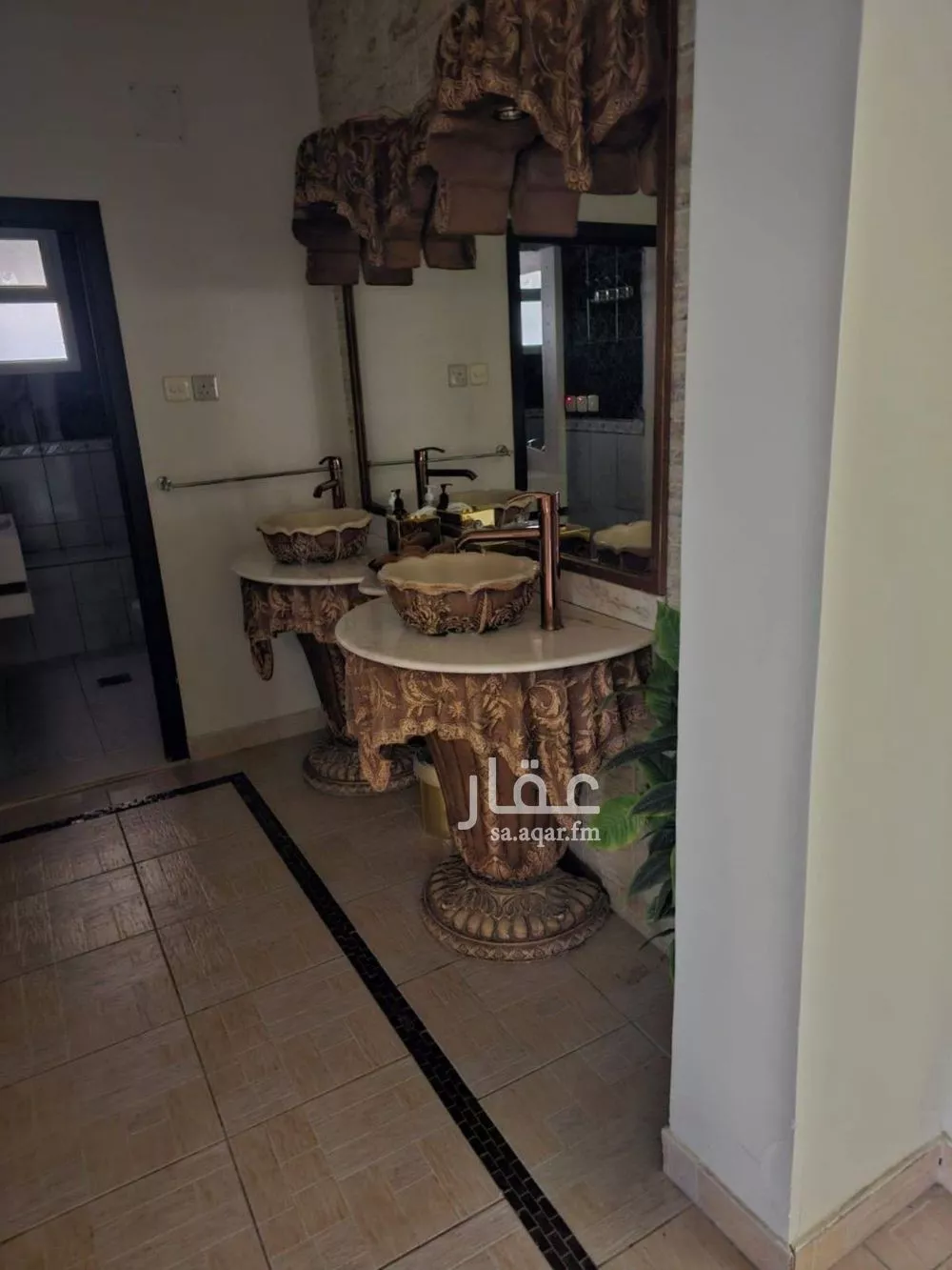 فيلا 8 غرف في الخليج 5