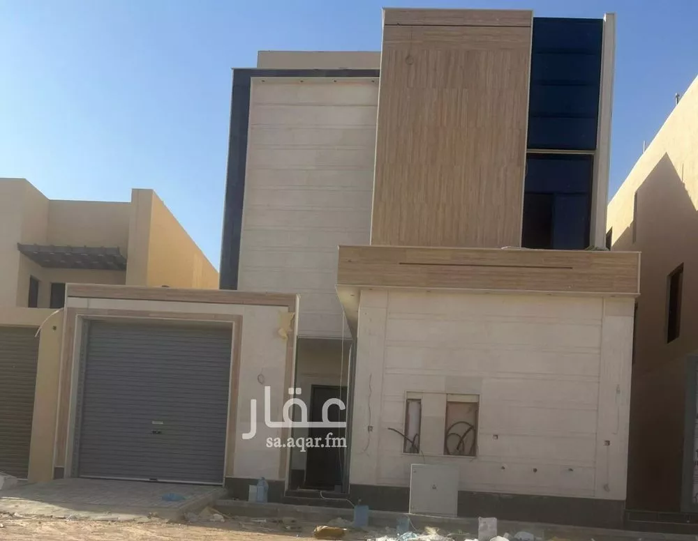 4 bedroom floor in Al Janadriyah 1