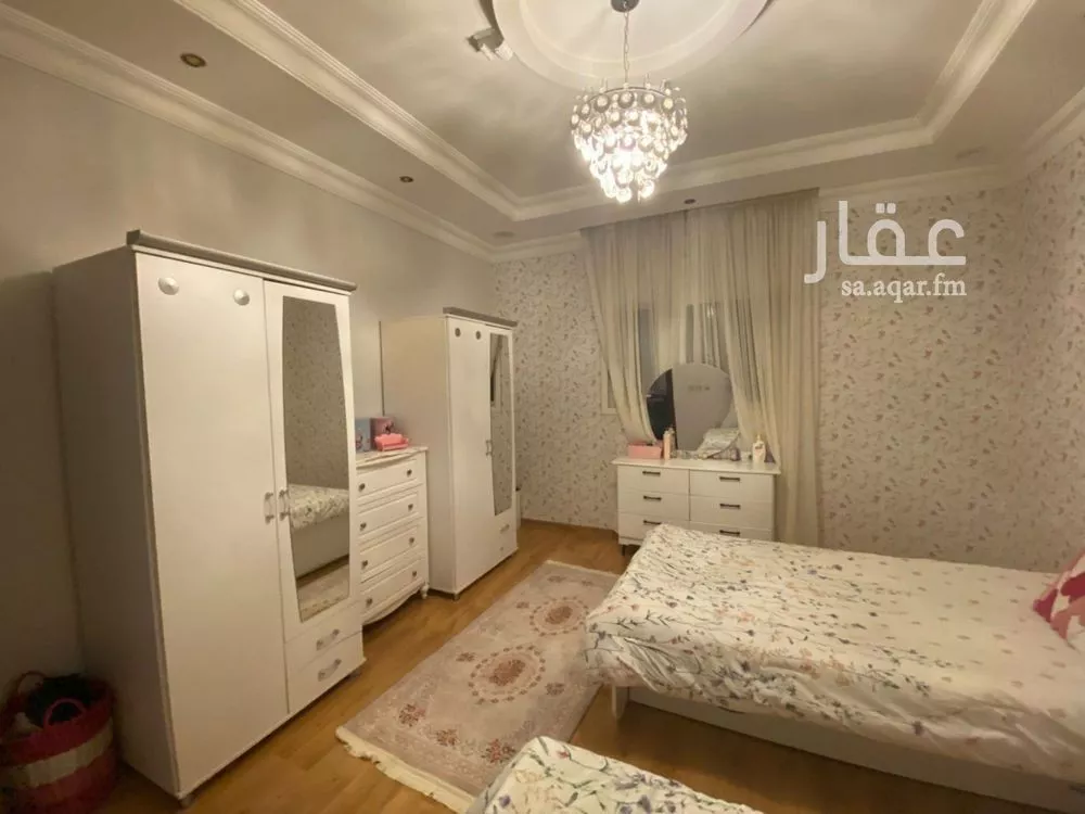 فيلا 7 غرف في عرقة 5