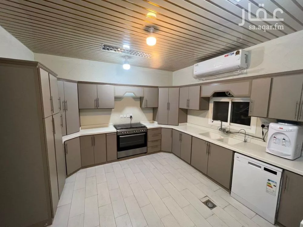 5 bedroom villa in Al Khaleej 2