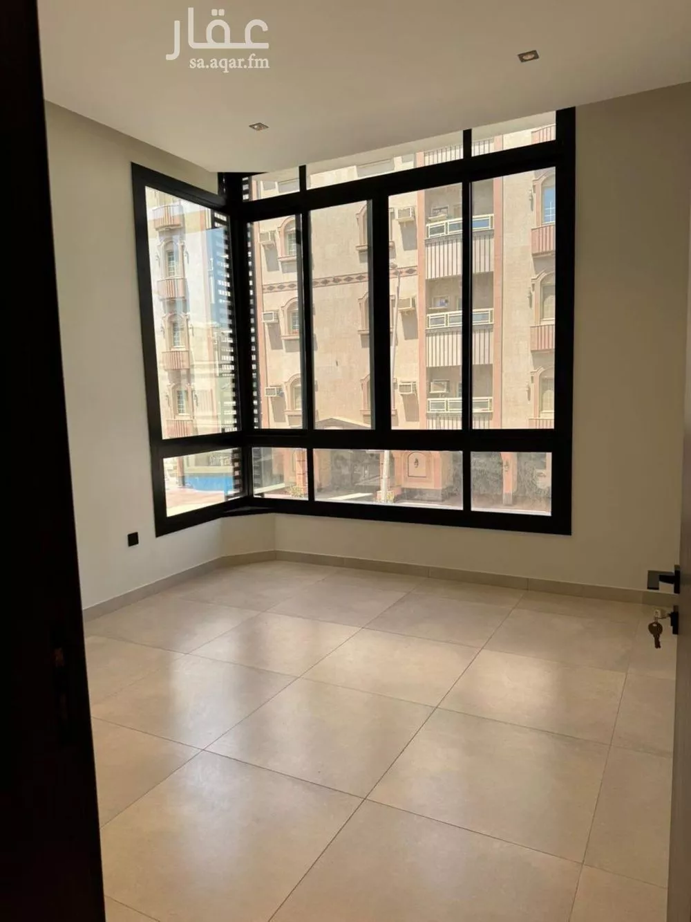 شقة 5 غرف في العزيزية 5