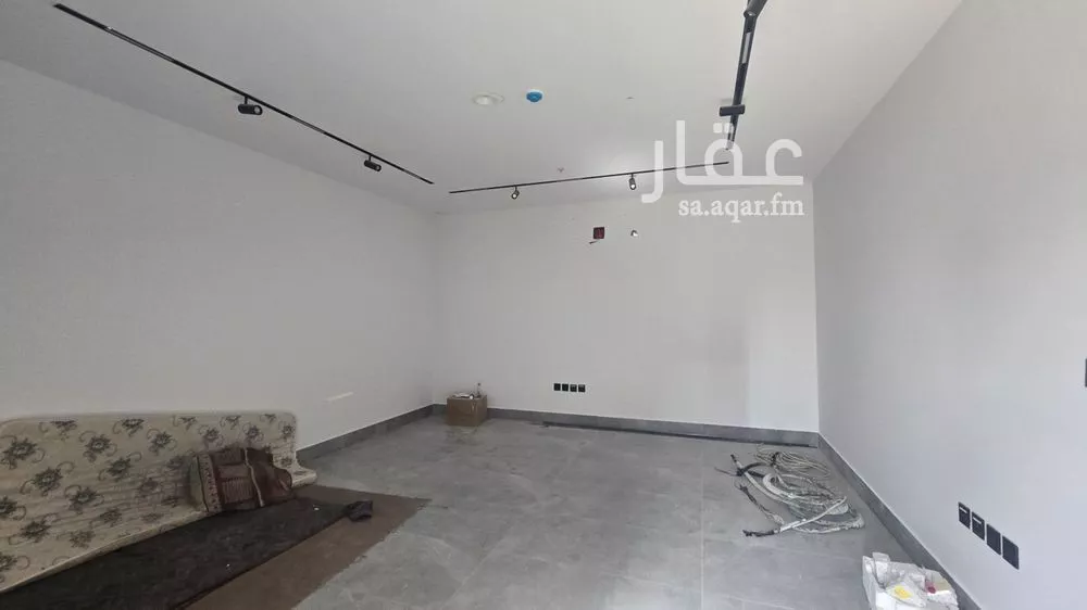 مستودع 4250 م² في طيبة 5