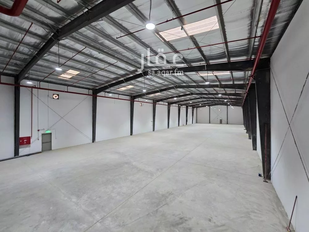 مستودع 4250 م² في طيبة 3