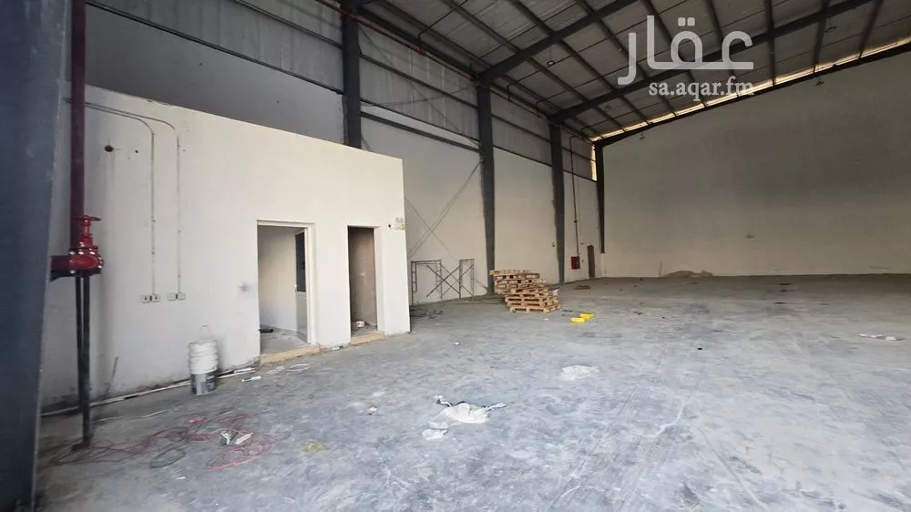 مستودع 499 م² في الغنامية