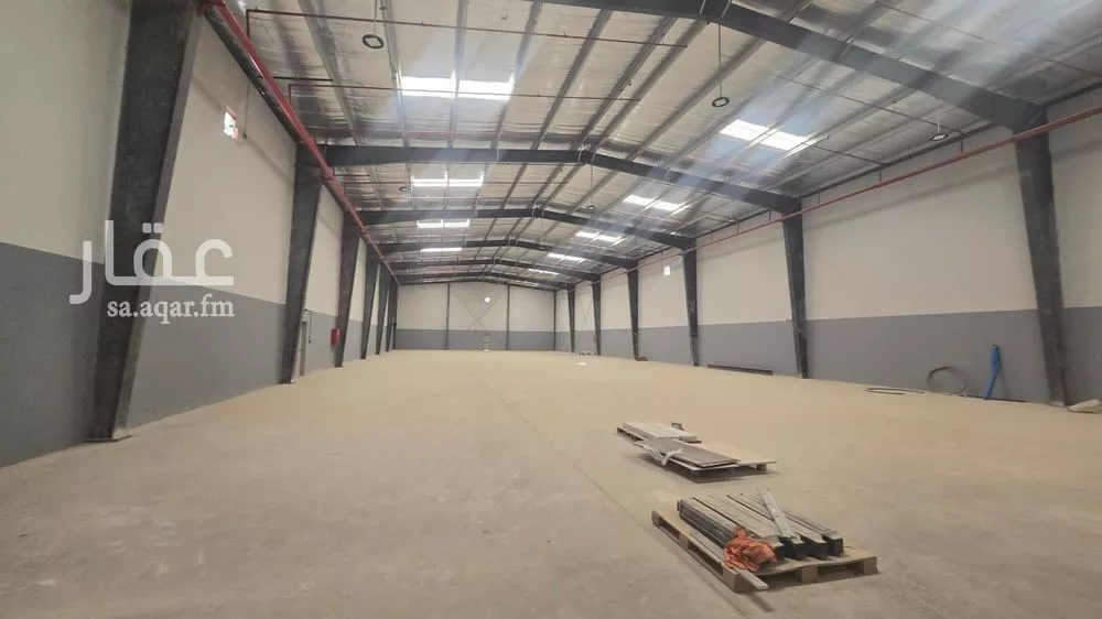 مستودع 4250 م² في طيبة 3