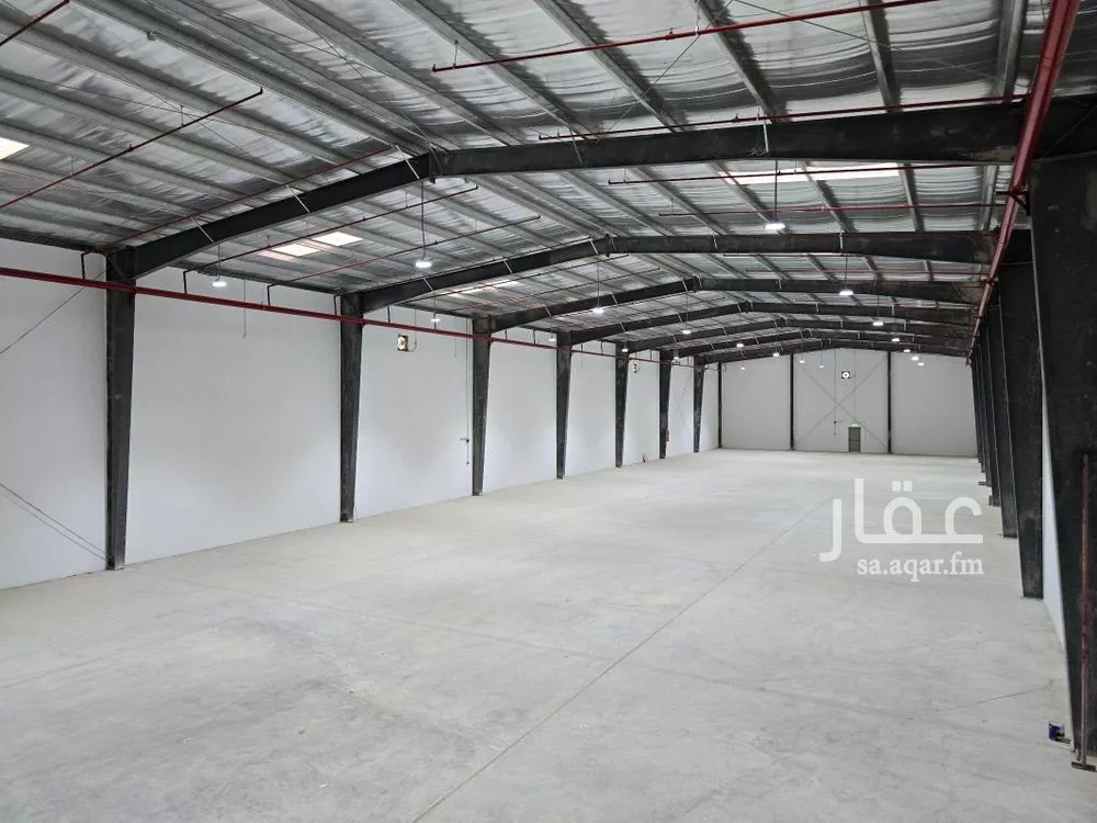 مستودع 4250 م² في طيبة 2