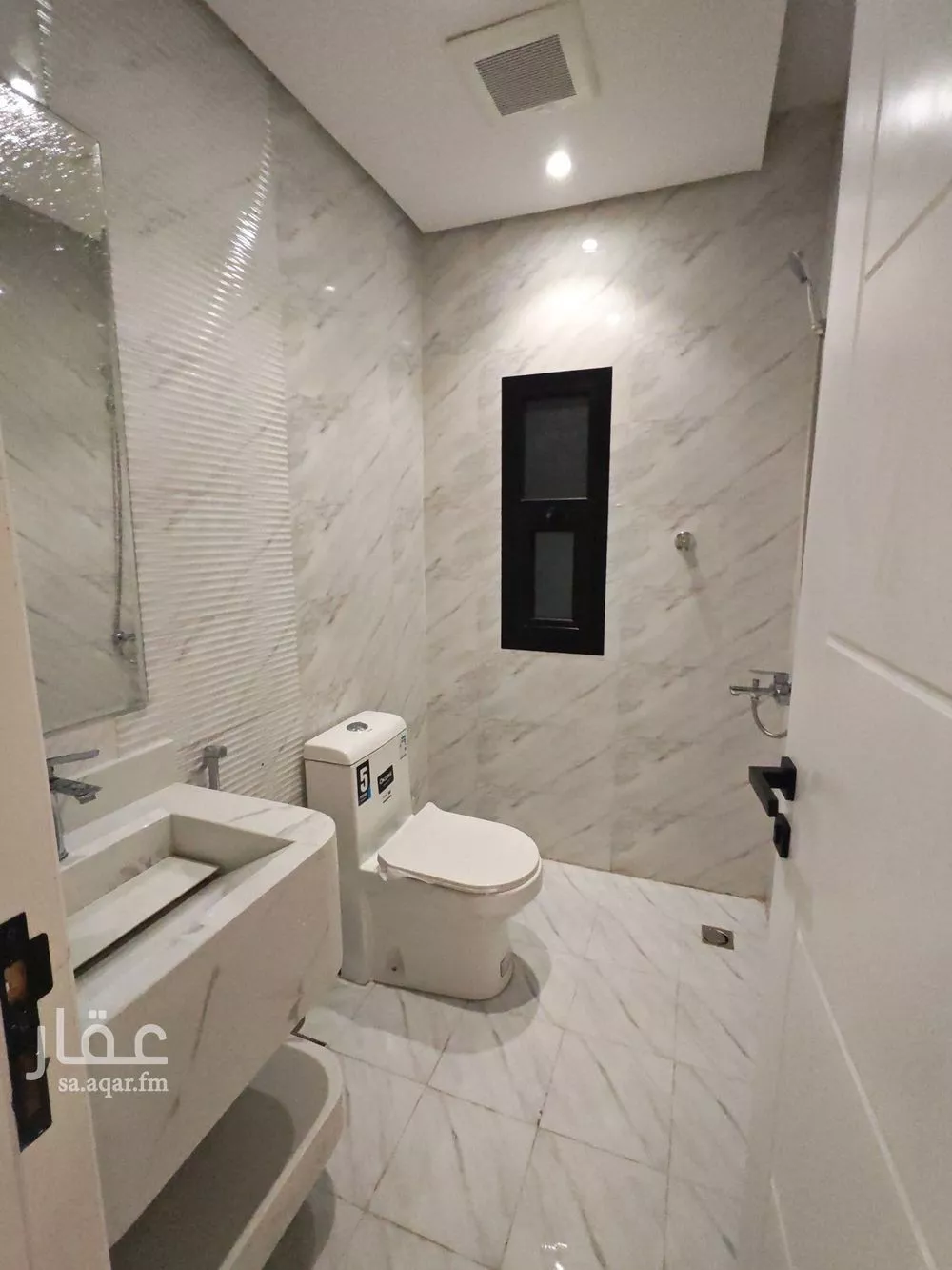 شقة 1 غرف في المونسية 5