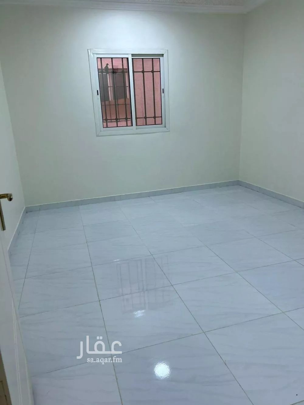 شقة 3 غرف في الرمال 4