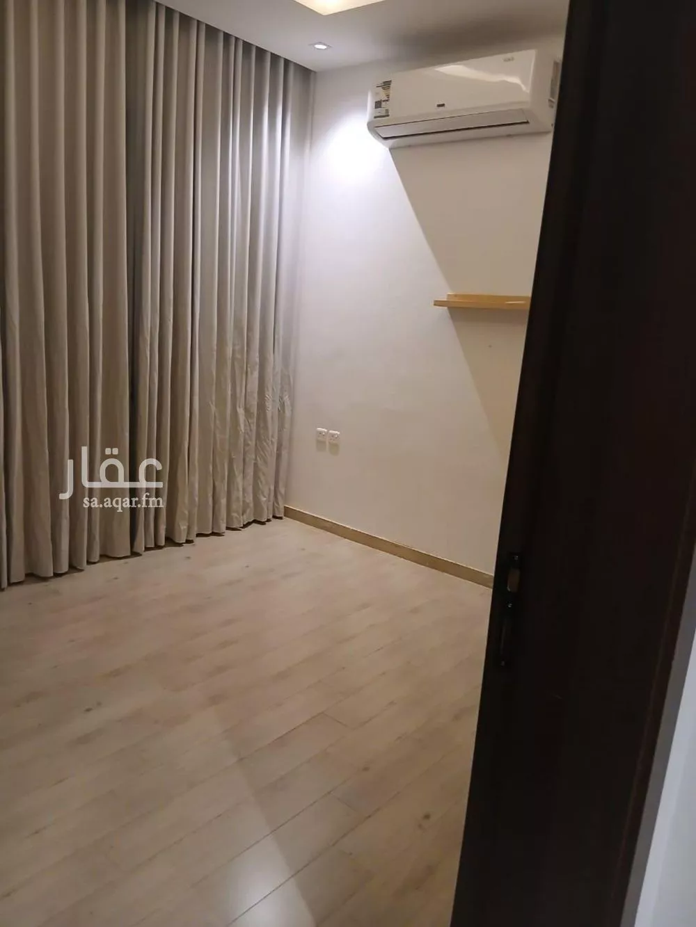 فيلا 4 غرف في العارض 3