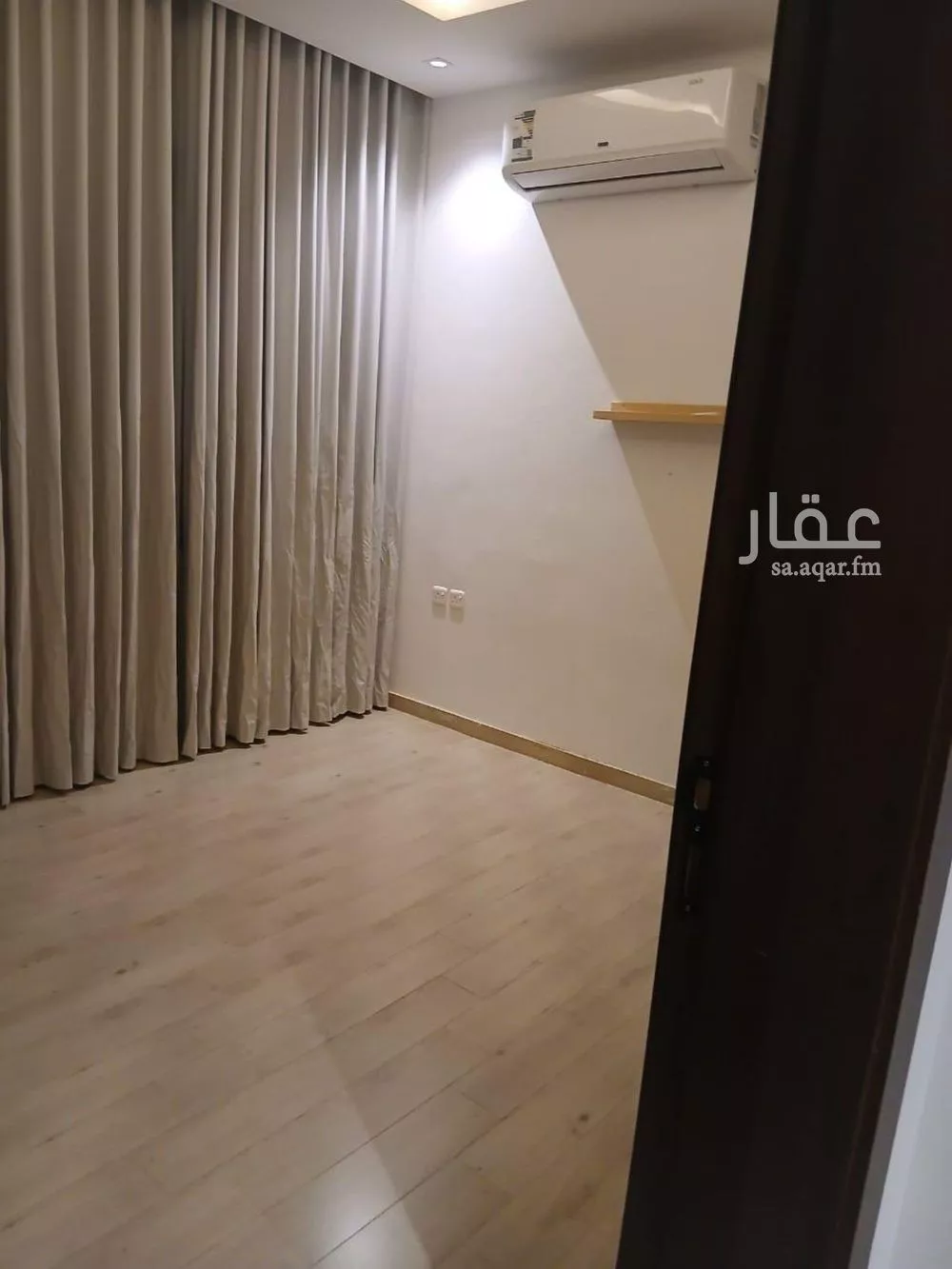 فيلا 4 غرف في العارض 1