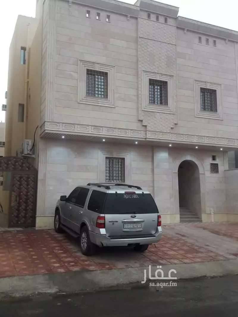 عمارة 300 م² في الدفاع