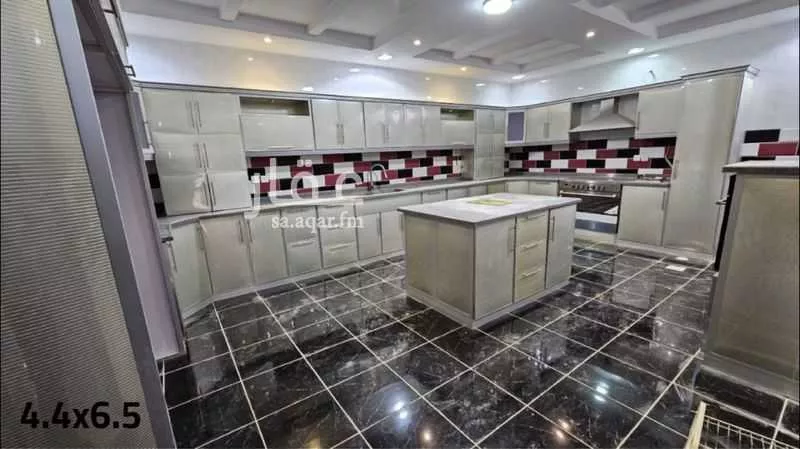 فيلا 10 غرف في مذينب 5