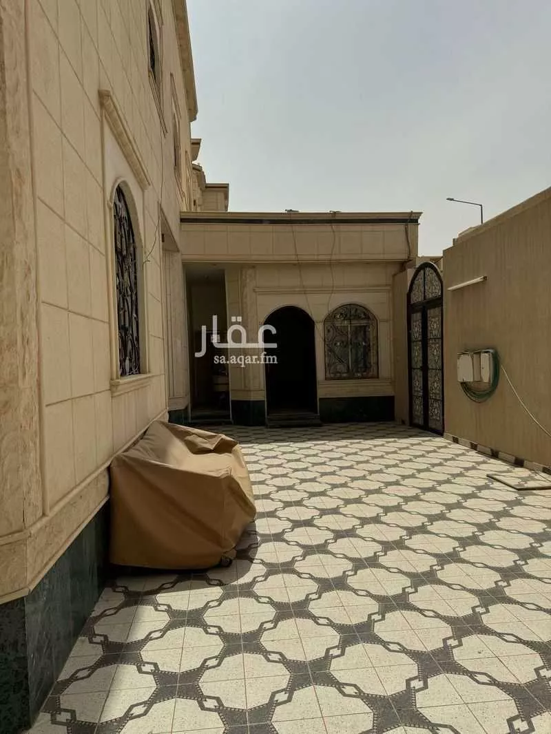 فيلا 12 غرف في الرمال 2