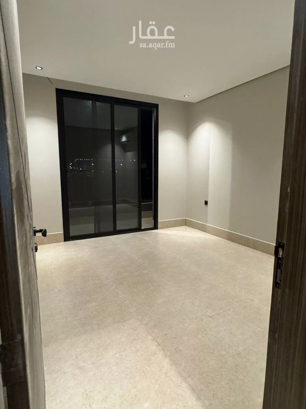 شقة 4 غرف في الحمرا 1