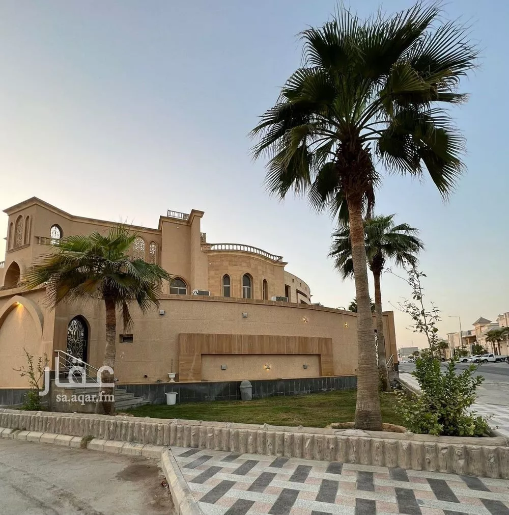 8 bedroom villa in Al Malqa 3