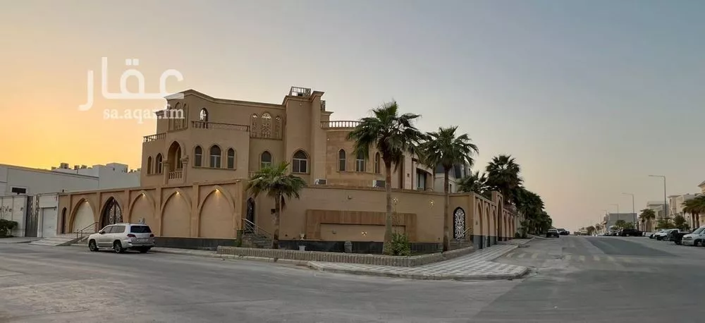 8 bedroom villa in Al Malqa 1