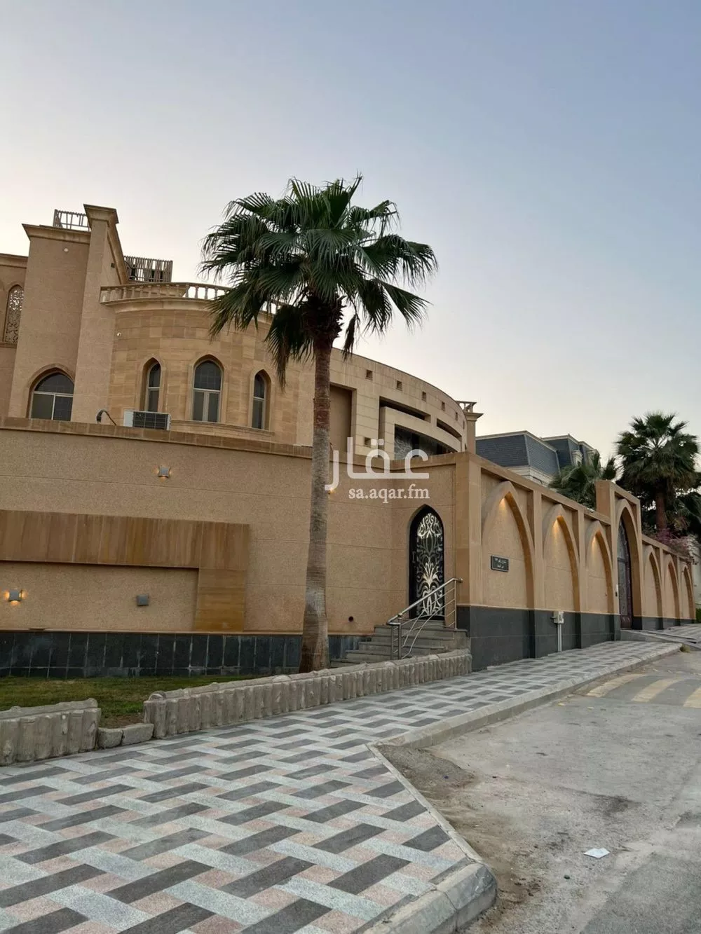 8 bedroom villa in Al Malqa 2