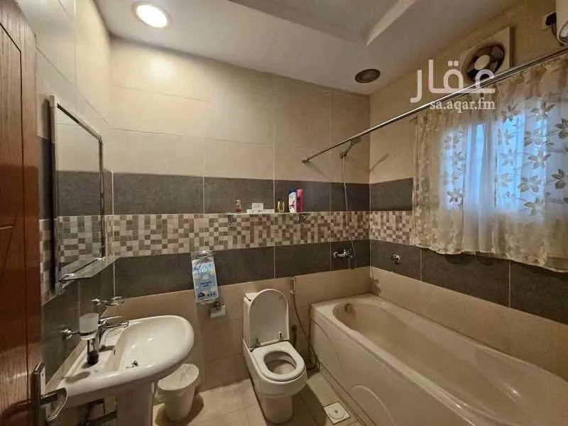 8 bedroom villa in Az Zomorod 2