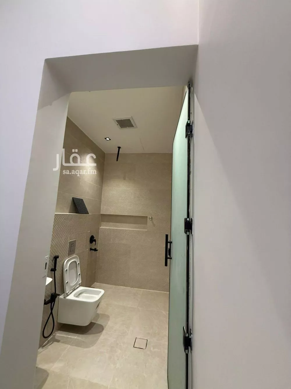 فيلا 4 غرف في الشرق 3