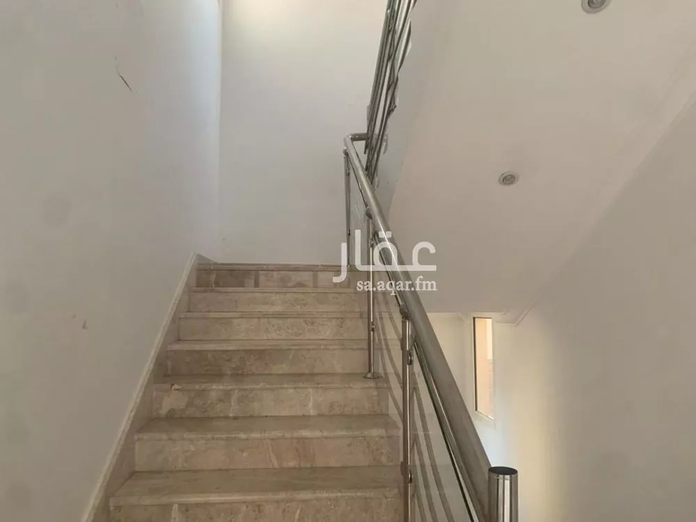 فيلا 8 غرف في النرجس 4