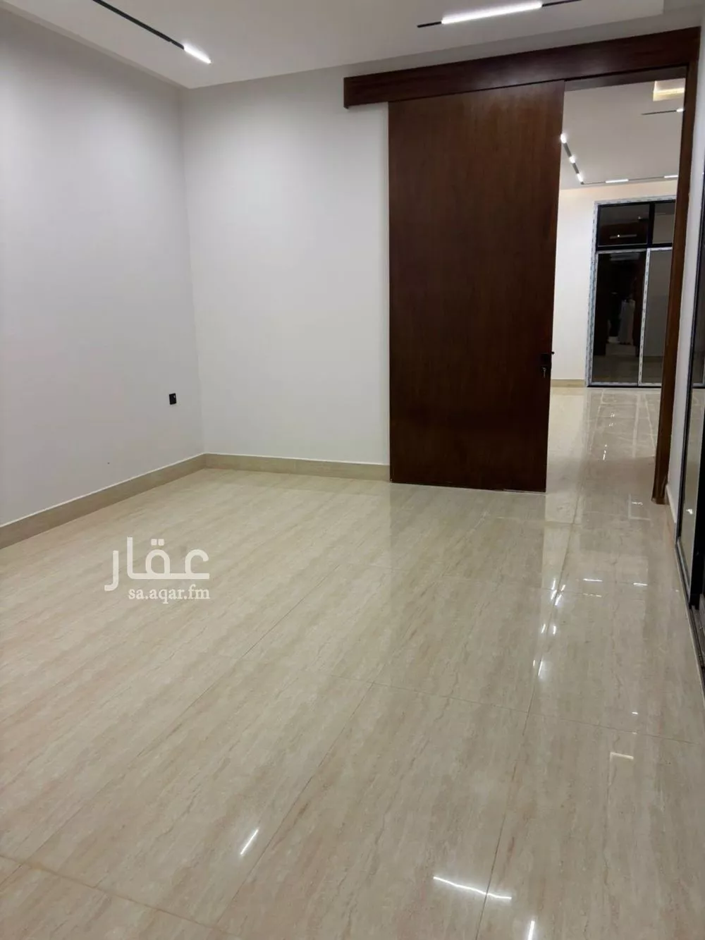 فيلا 6 غرف في النظيم 5