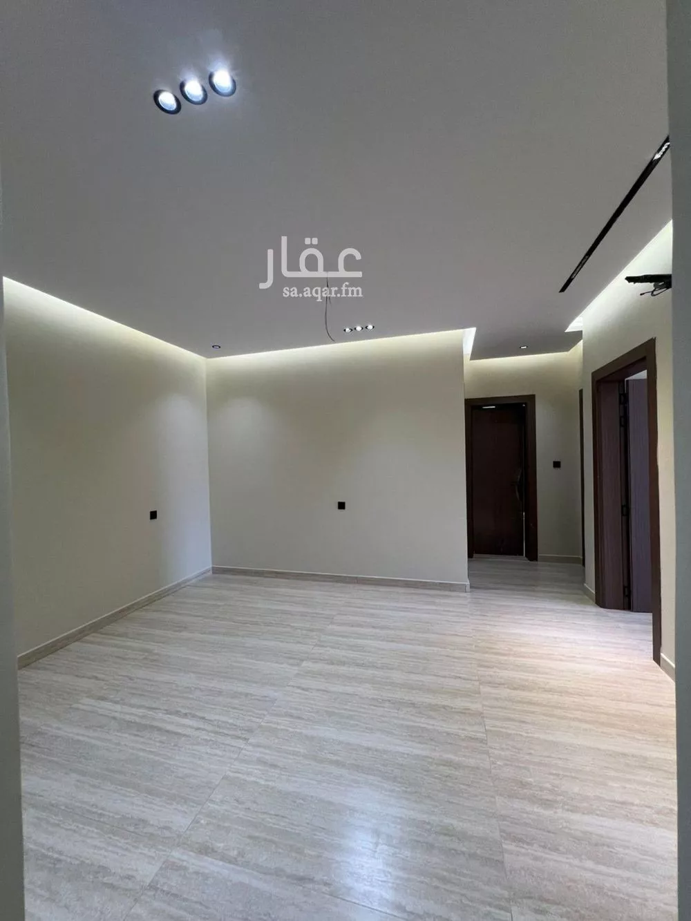 شقة 4 غرف في الروضة 5