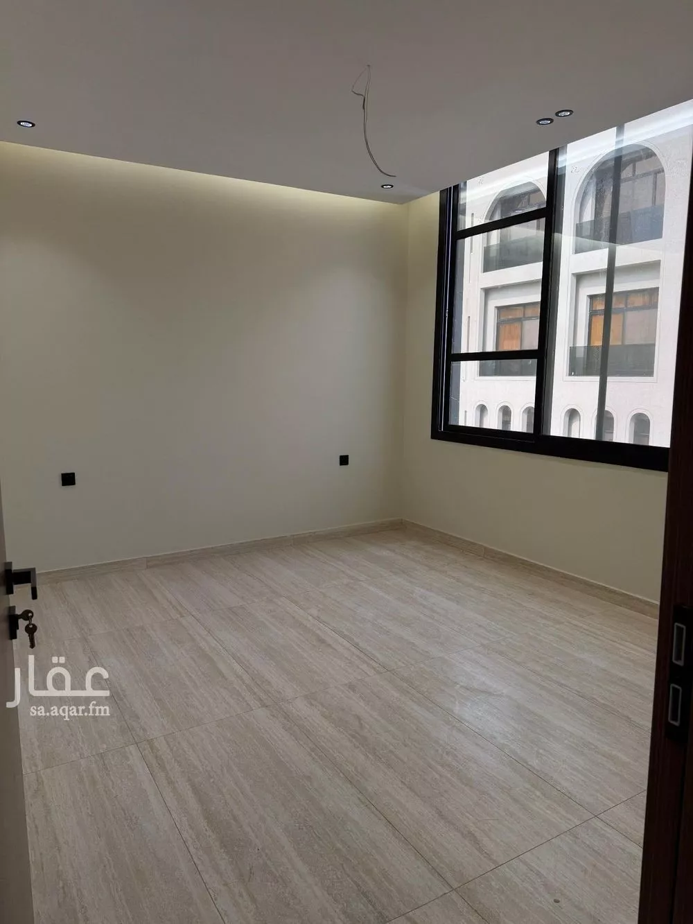 شقة 4 غرف في الروضة 4