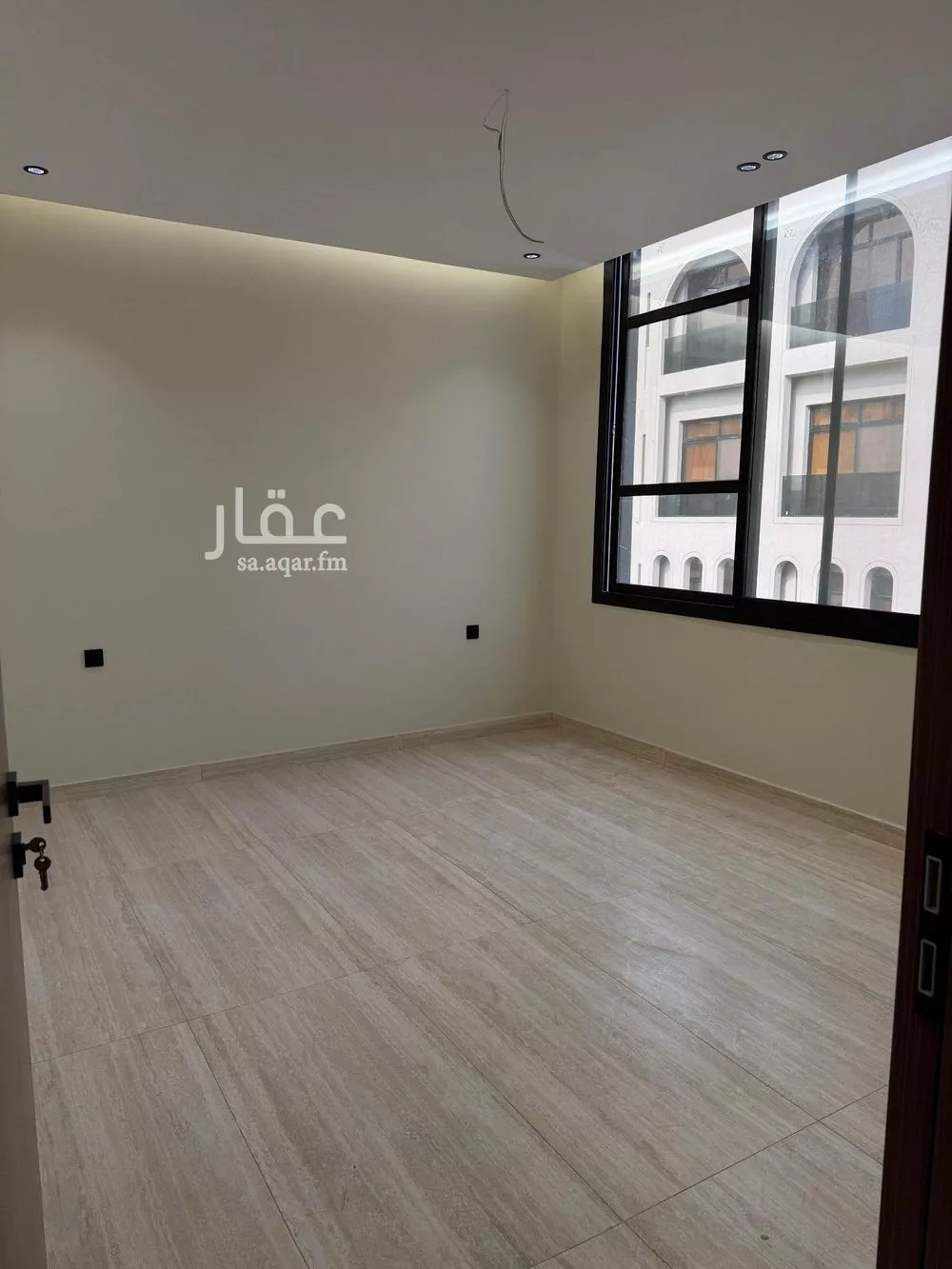 شقة 4 غرف في الروضة 1