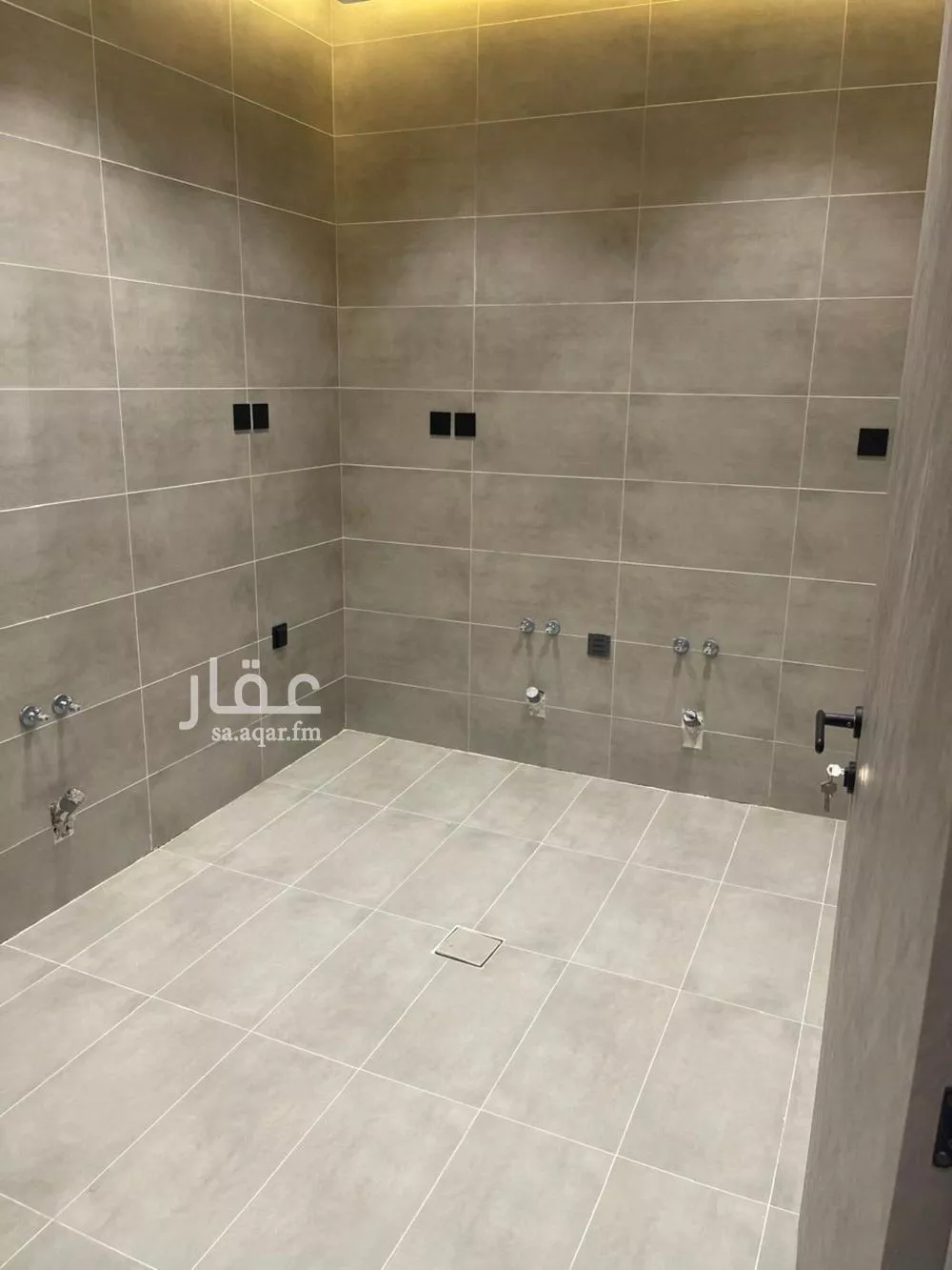 شقة 3 غرف في النعيم 5