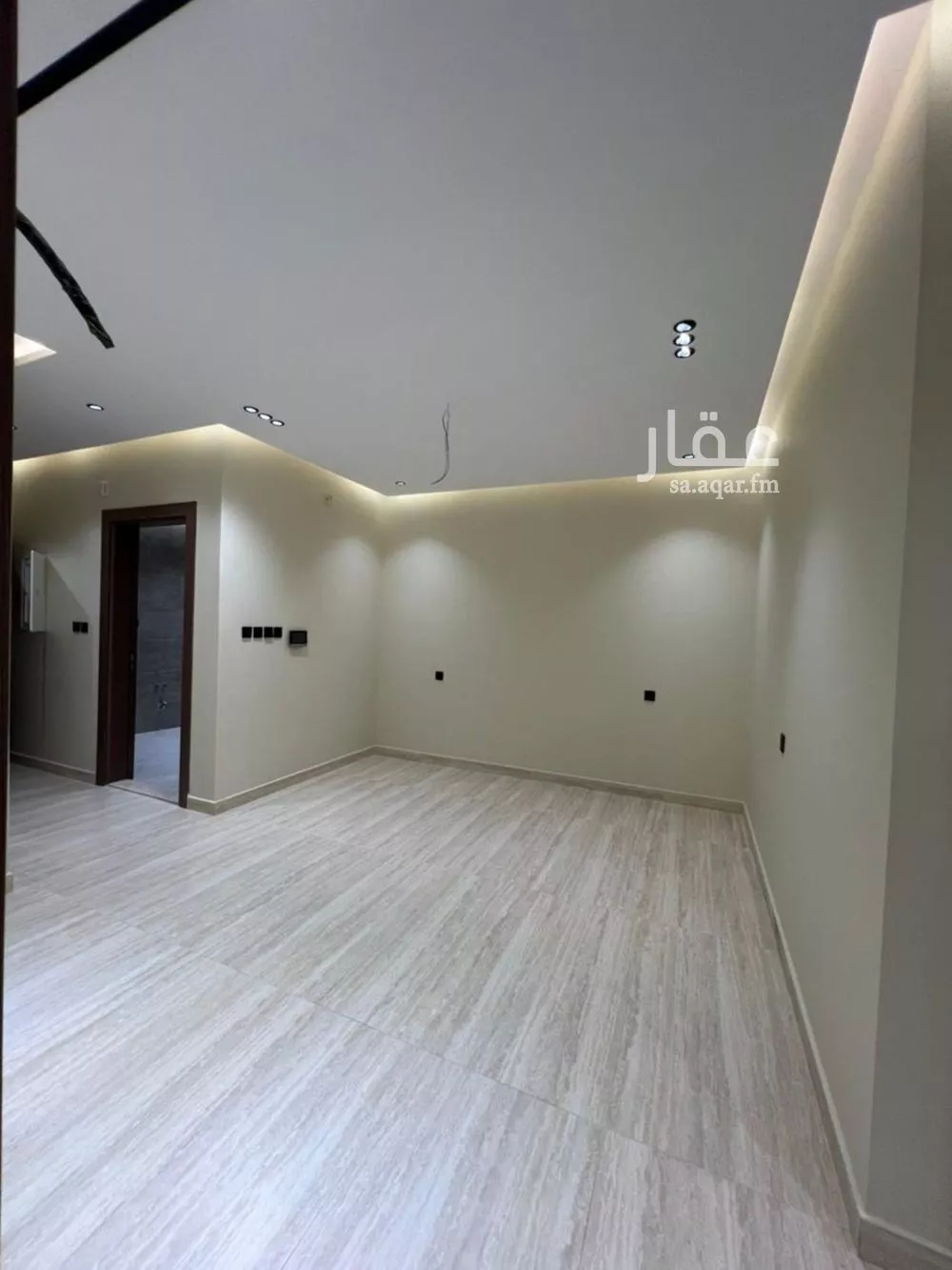 شقة 4 غرف في الروضة 3