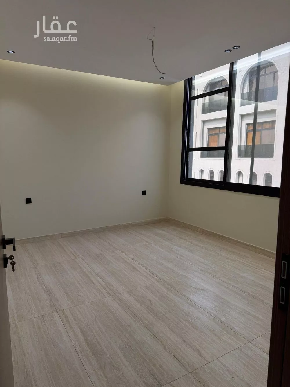 شقة 4 غرف في الروضة 3