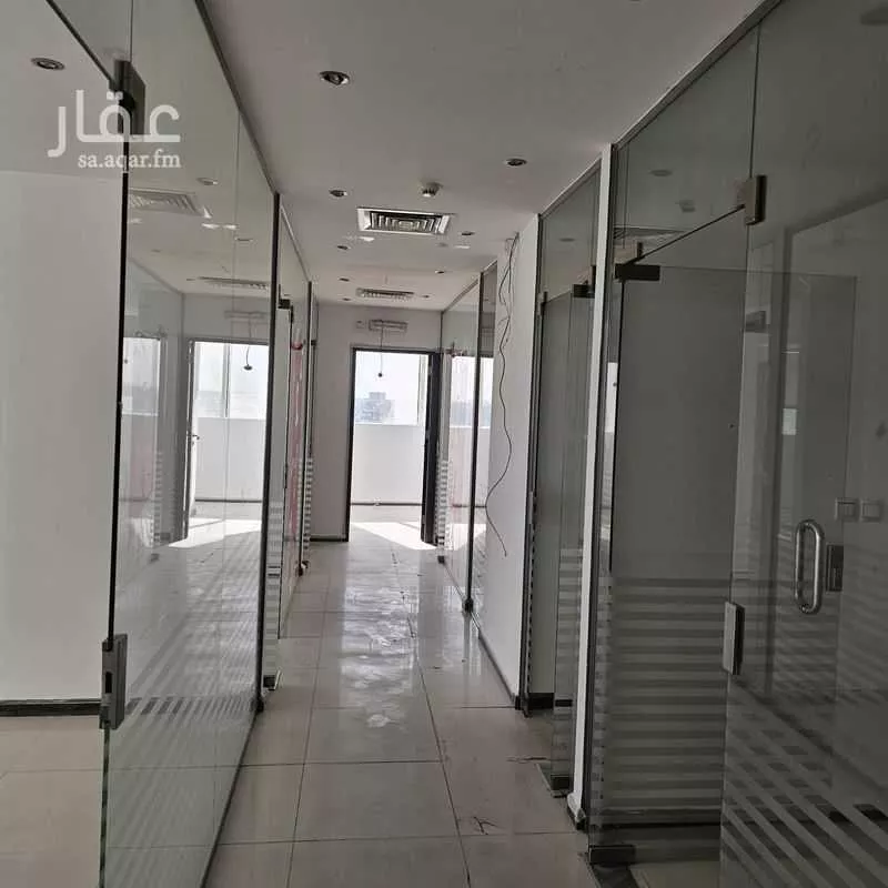 مكتب 691 م² في النخيل 4