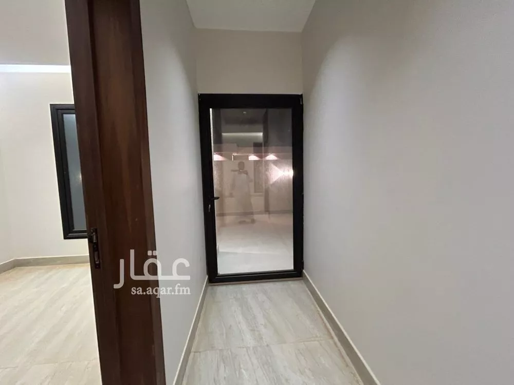 8 bedroom floor in Dirab 4