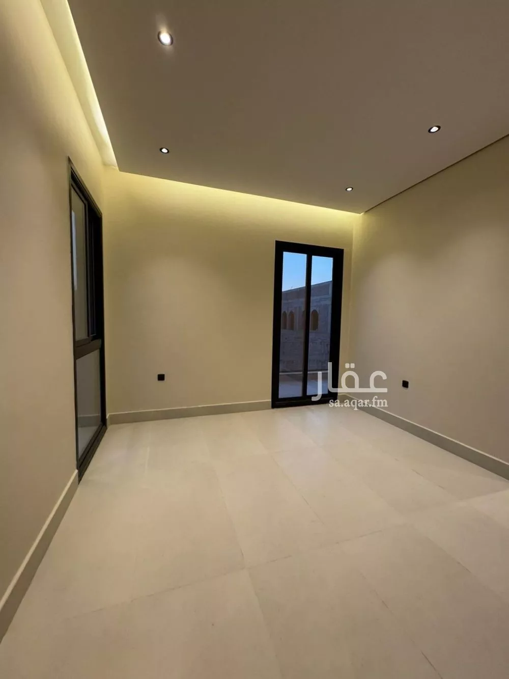 فيلا 4 غرف في العارض 5