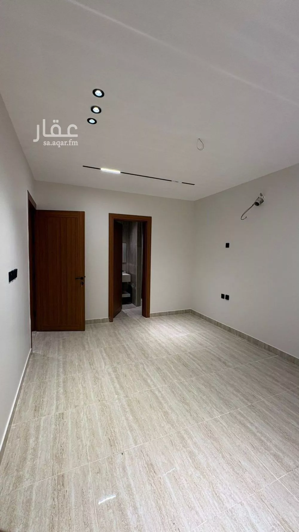 شقة 6 غرف في الندى 5