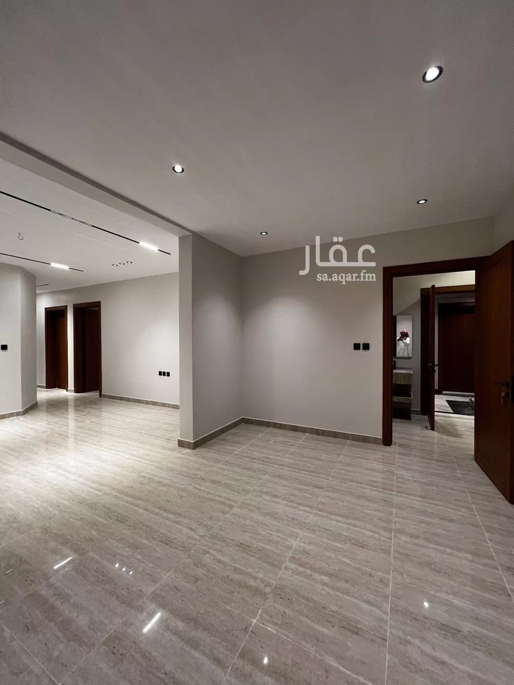 شقة 6 غرف في الندى 3