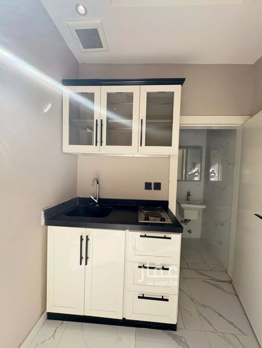 شقة 1 غرف في العقيق 5