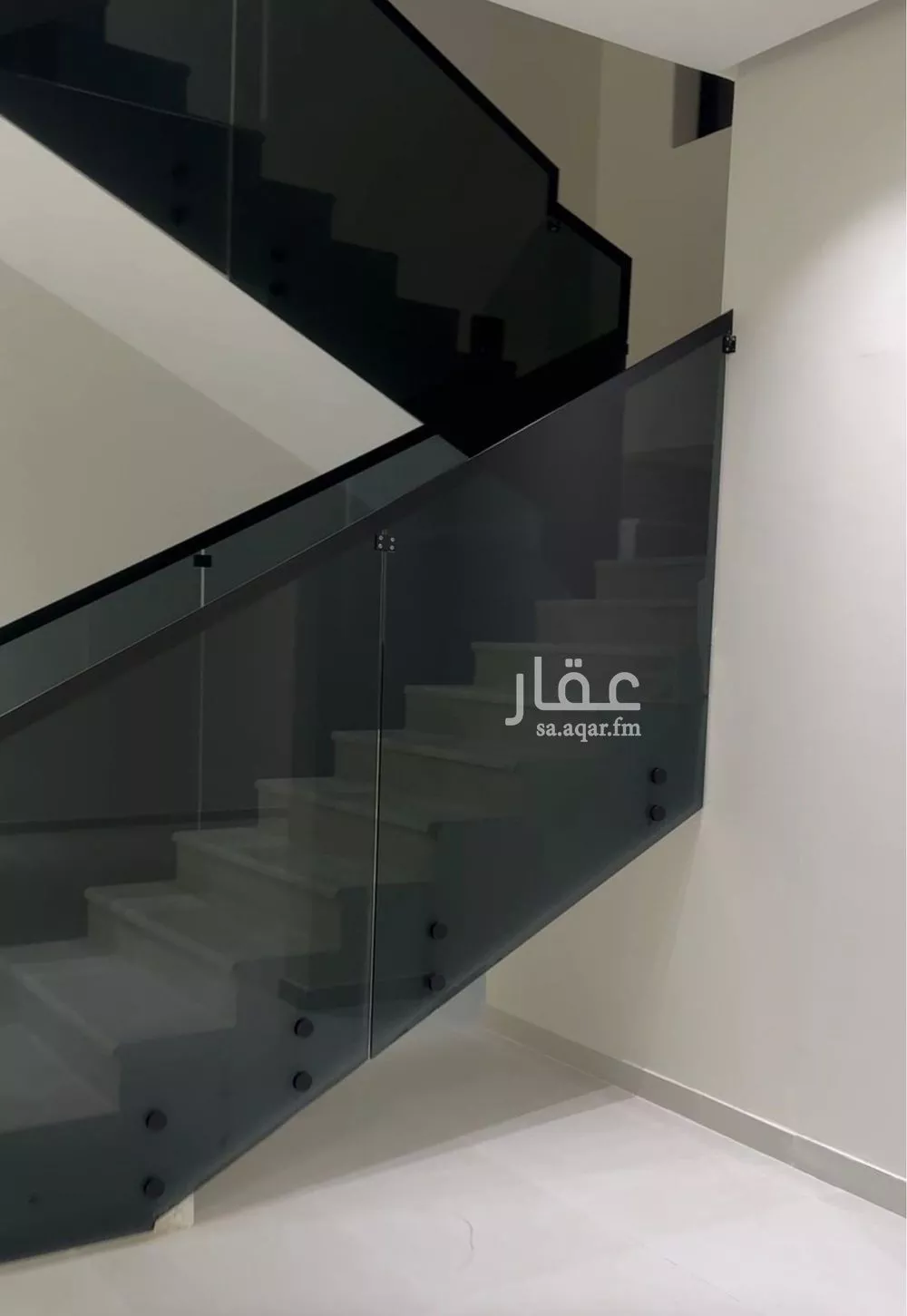 فيلا 9 غرف في الامواج 4